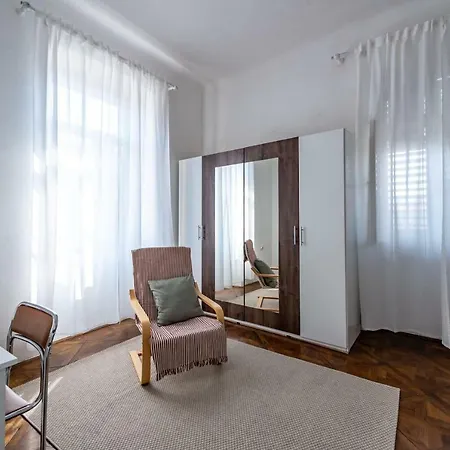 Bloom - City Center Apartman *